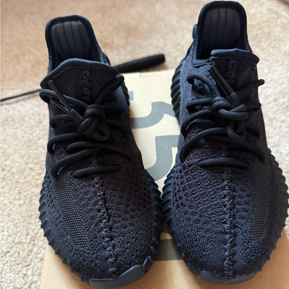 Adidas Yeezy Boost 350 V2 in color onyx. Size 6 in men’s. Brand new, never worn